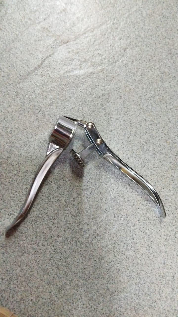 Manual Aluminum Garlic Crusher & Ginger Mincer – Effortless Kitchen Essential 🧄✨